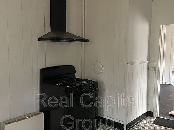 4th image of 23 Willow St Floor 2