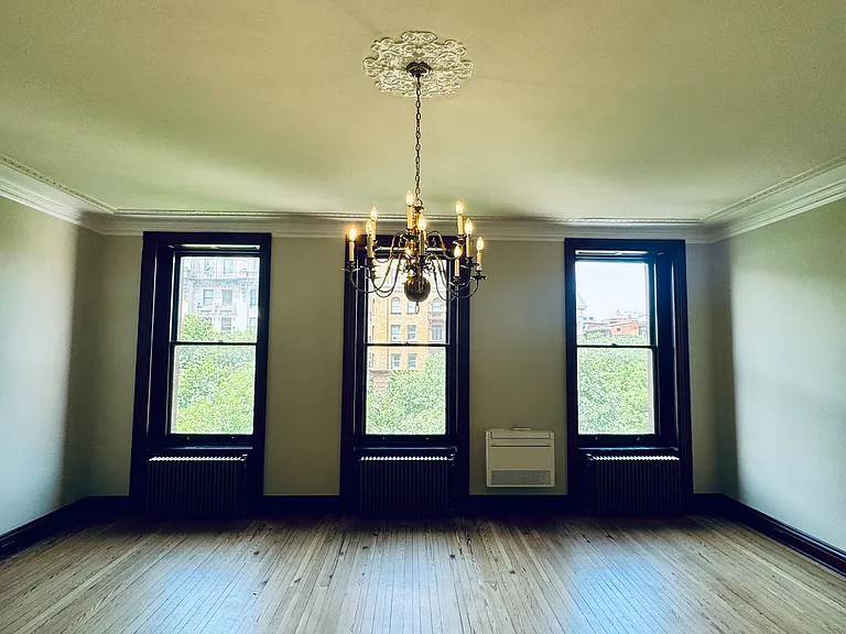 715 Washington Pl #3F — Photo 2