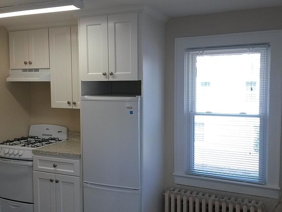 3rd image of 24 Madison St Floor 2