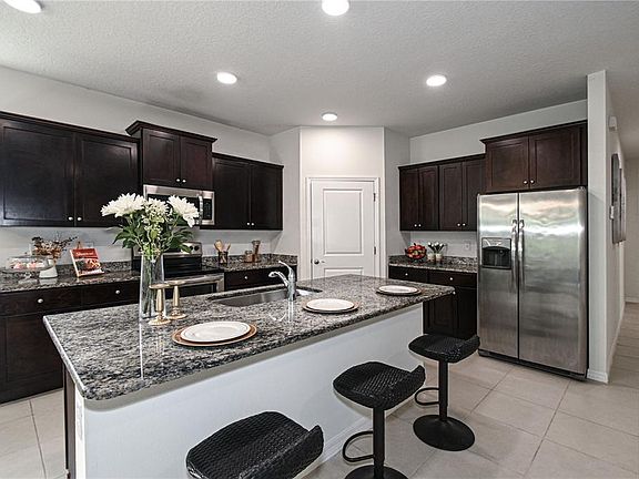 5th image of 1052 Manzanar Pl