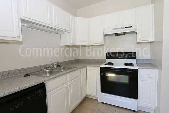 850 N Salisbury St — Photo 27