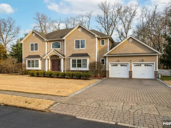 54 Charles Pl, Old Tappan, NJ 07675