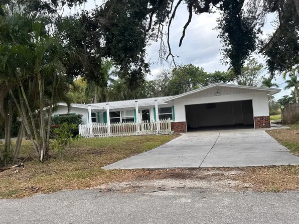 1703 Center Rd, Palmetto, FL 34221