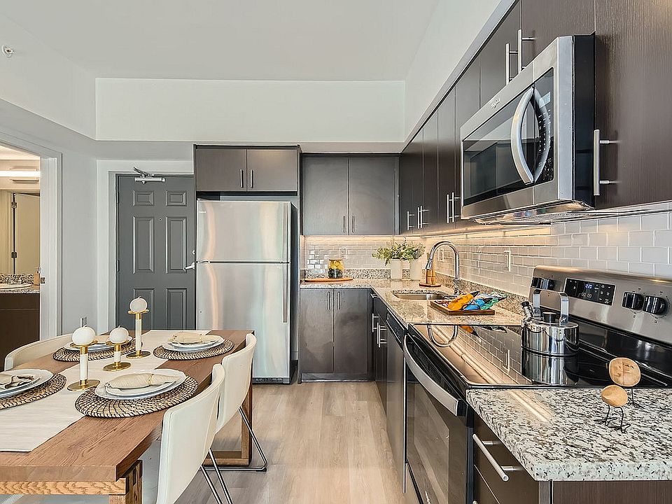 15350 SW 136th St - Web Quality - 006 - 07 Model Kitchen