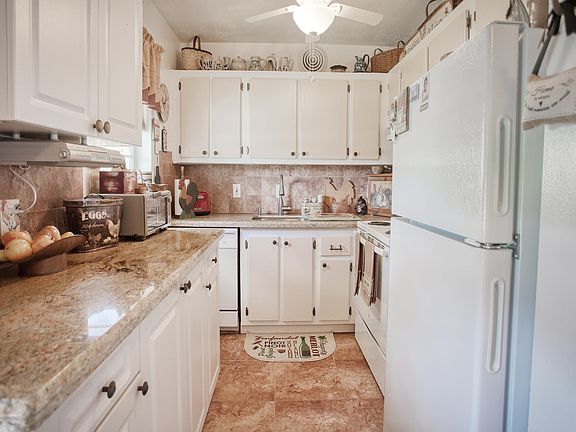 2nd image of 265 Chatham N