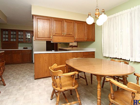 4th image of 14630 Eastbourne St