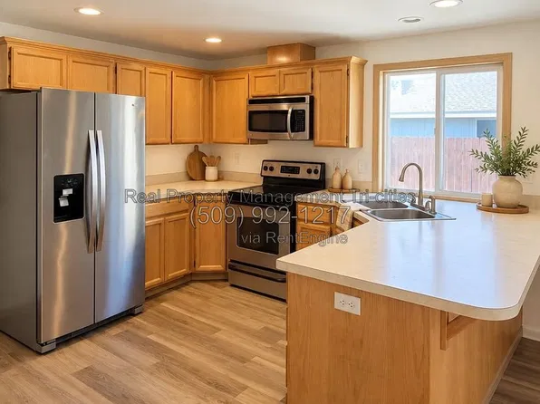 8011 Redonda Dr, Pasco, WA 99301