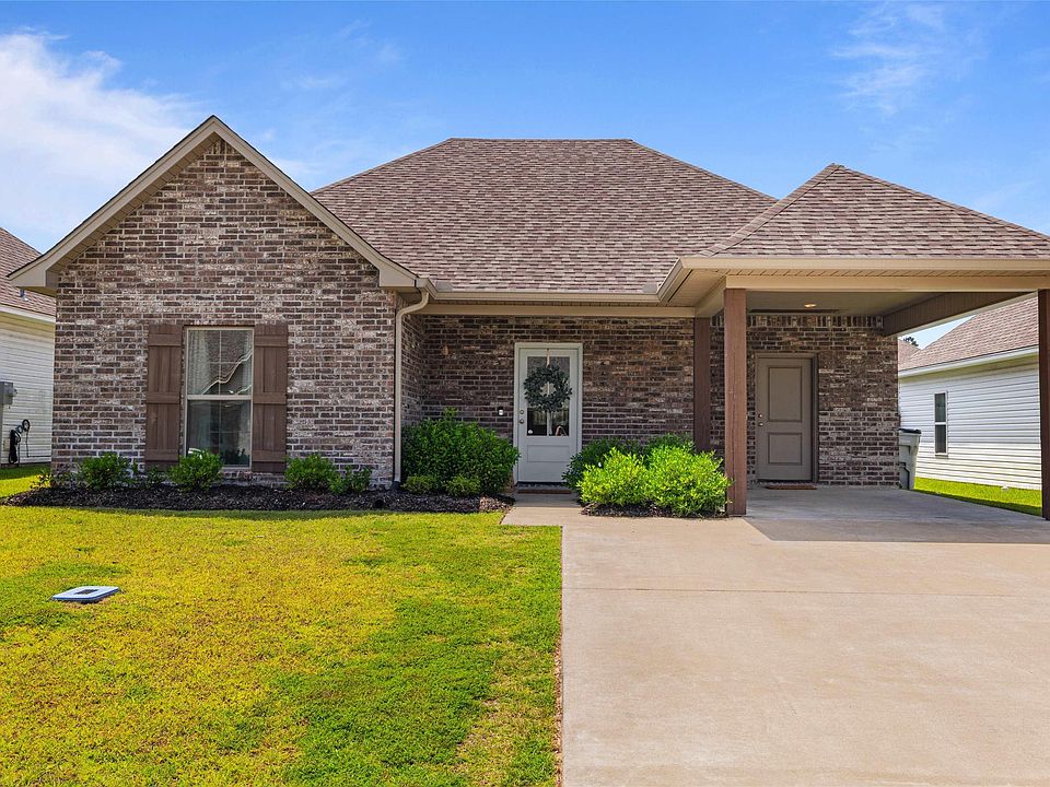 1st image of 208 Yellow Pine Dr