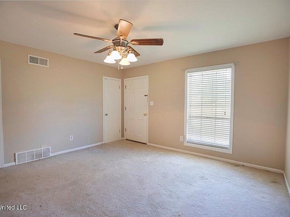 5th image of 1694 Custer Dr