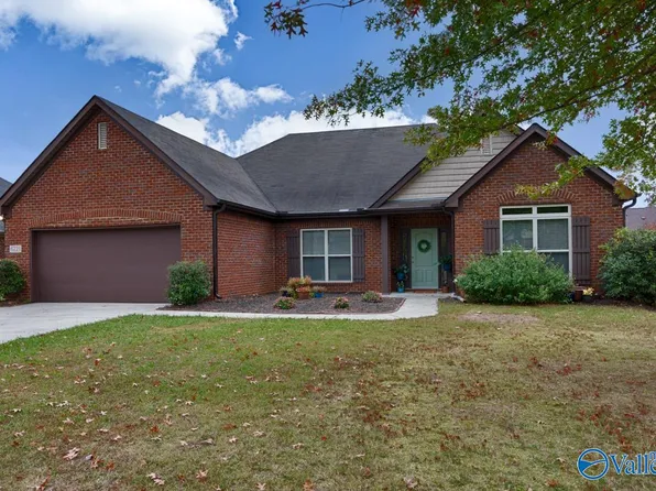 6721 Zach Ln SE, Owens Cross Roads, AL 35763