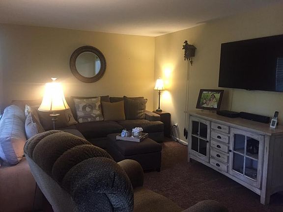 4th image of 950 Greenhill Dr