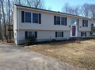 133 Deerfield Ridge Dr, Groton, CT 06355