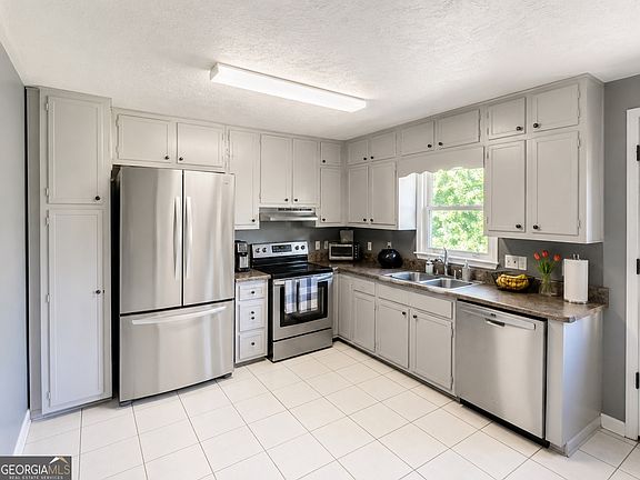 3rd image of 339 Desiree Dr