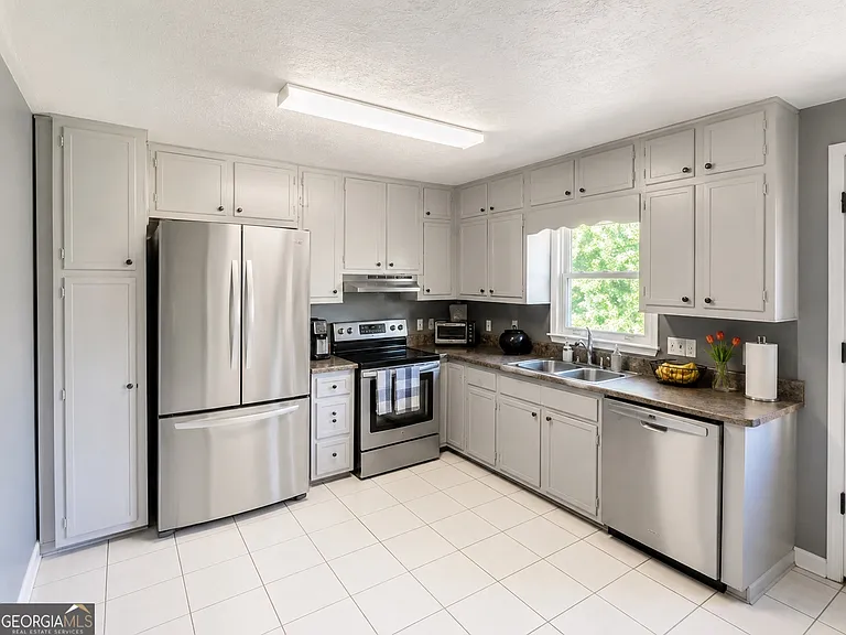 339 Desiree Dr — Photo 3