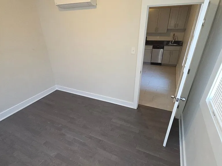 577 Jersey Ave — Photo 8