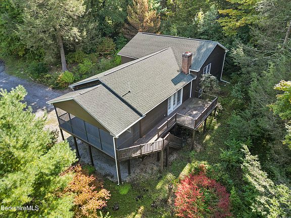 3rd image of 18 Butternut Dr