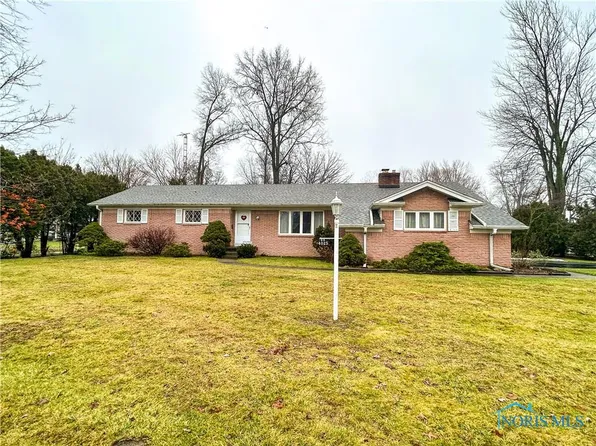 4025 Briarcrest Rd, Toledo, OH 43623
