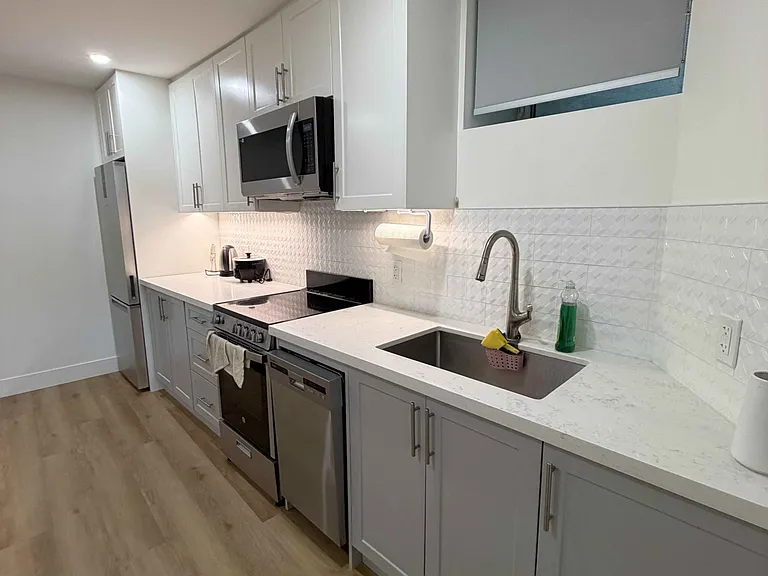 1502 Dufferin St #LOWER — Photo 7