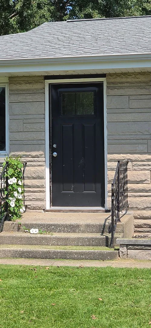 Spacious 3BR/2BA Home with Finished Basement, Bonus Room & Fenced Backyard in Mishawaka — Photo 3