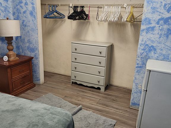 4th image of 1610 Prater Way APT A