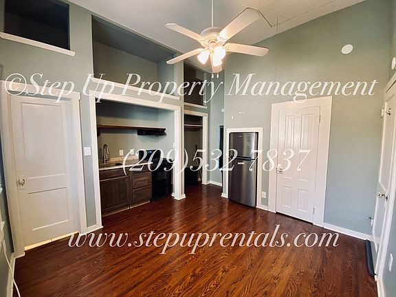 4th image of 169 Barretta St #A