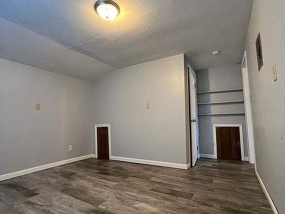 2nd image of 1418 Travis St #1418