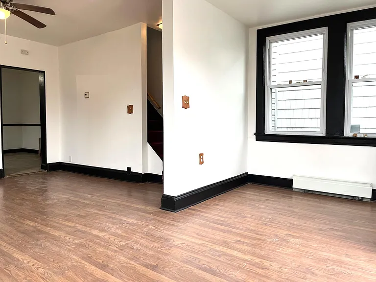 161 Greenleaf Ave — Photo 5