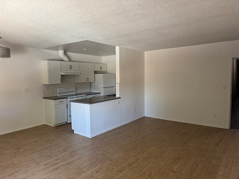 6574 Fountain Ave #10 — Photo 12