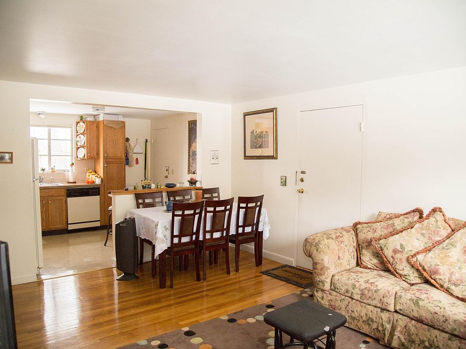 2nd image of 140 Lexington St APT 6