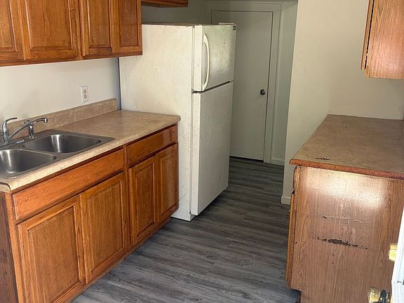5th image of 416 E 8th St