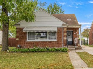 8174 Helen St, Center Line, MI 48015