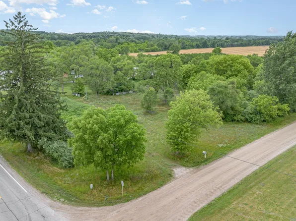 7976 S Brinton Rd, Blanchard, MI 49310