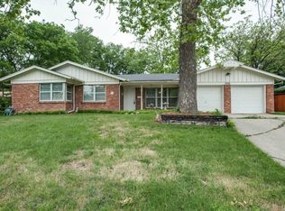 3216 Phoenix Dr, Fort Worth, TX 76116