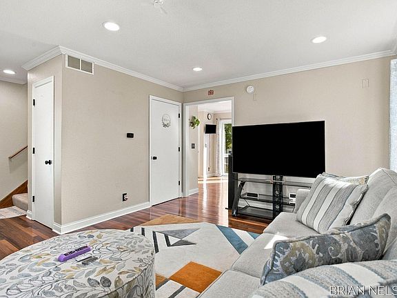 5th image of 3220 Aberdeen Ave