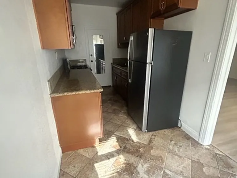 1213 N Ardmore Ave — Photo 8