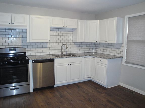 5th image of 303 E Kankakee River Dr