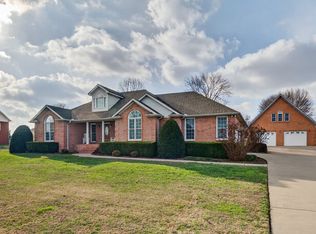 8 Brown Creek Dr, Fayetteville, TN 37334