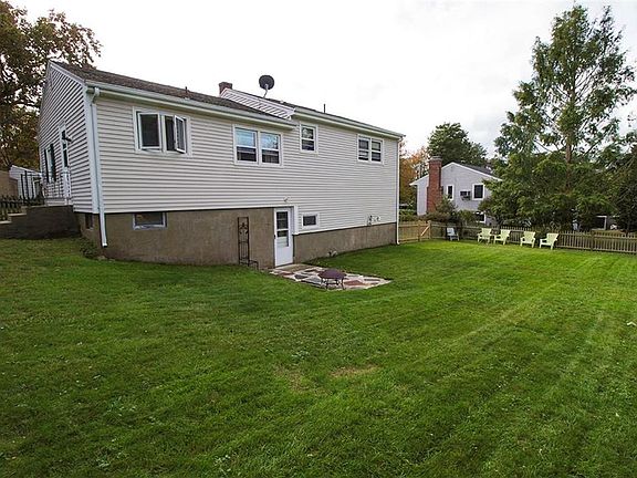 4th image of 12 Continental Dr