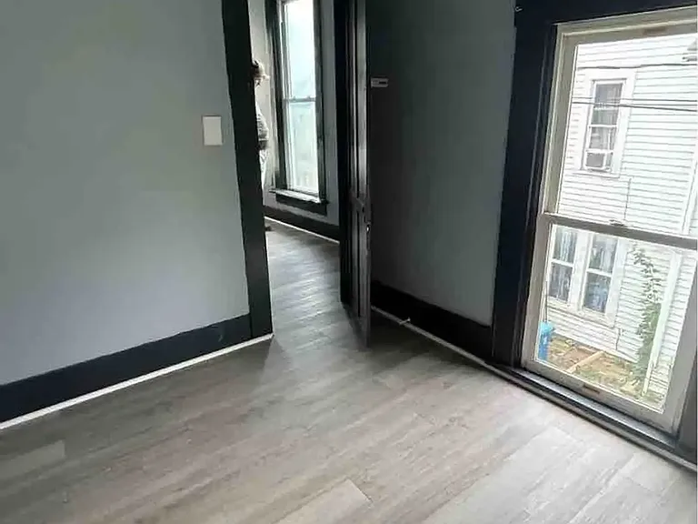 339 N West Ave — Photo 7
