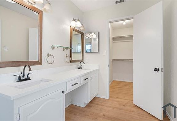 4th image of 4136 Driscoll Dr