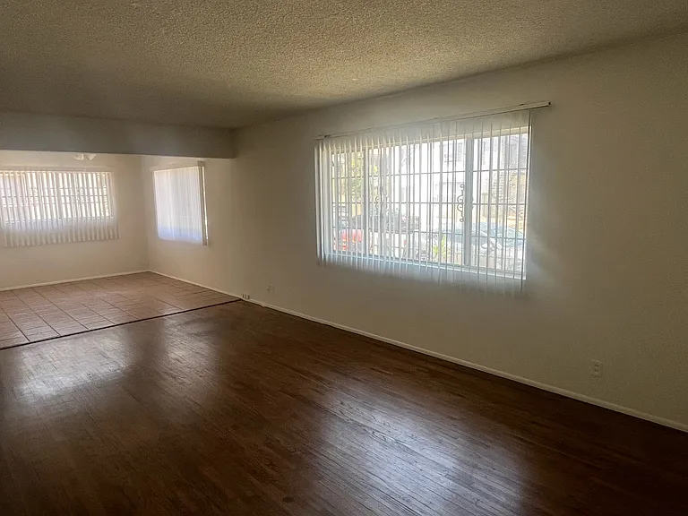 1959 Cedar Ave #1 — Photo 14