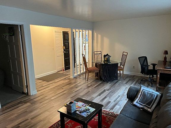 4th image of 1525-1547 E Foxcliff Dr S #11