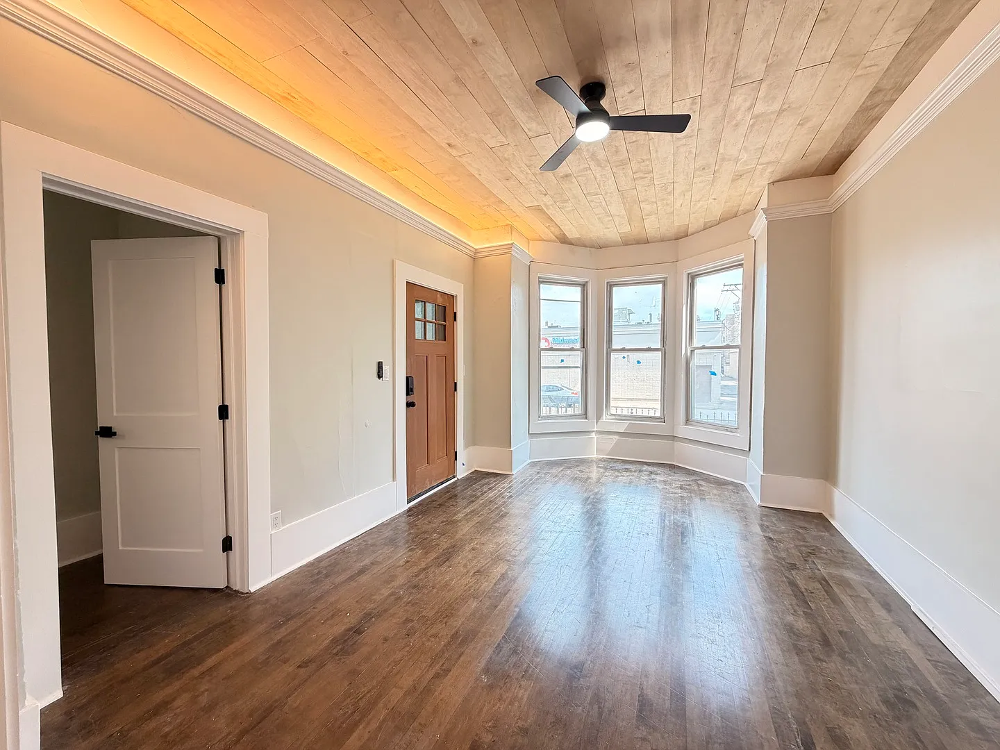 3 bed, 1300 sqft, $3,250 — Photo 3