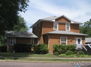 202 E 9th St, Dell Rapids, SD 57022