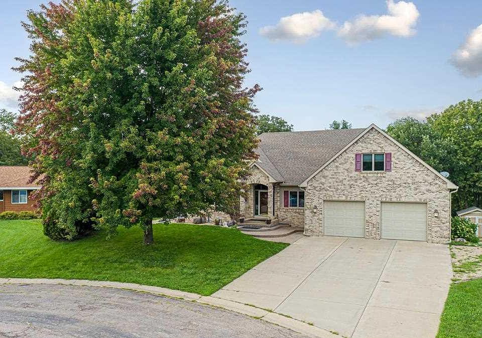 1st image of 939 Park Dr