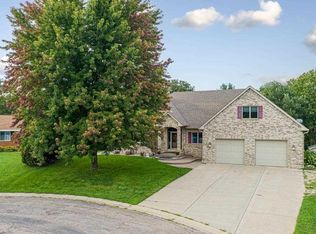 939 Park Dr, Belle Plaine, MN 56011