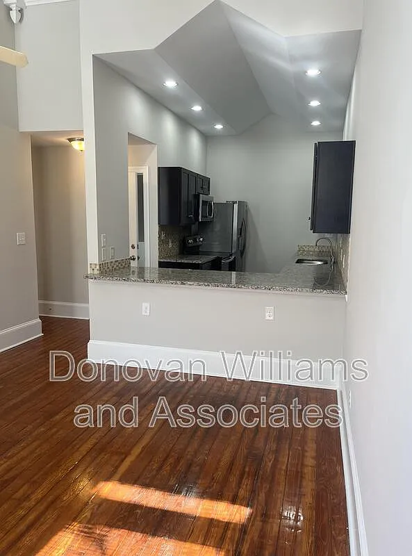 3 bed, 3.0 bath, 1728 sqft, $1,800 — Photo 3