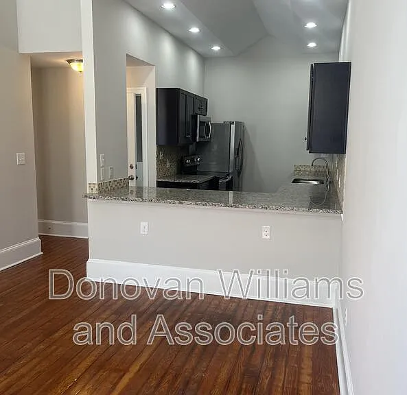 135 E Wilson Ave #E — Photo 3
