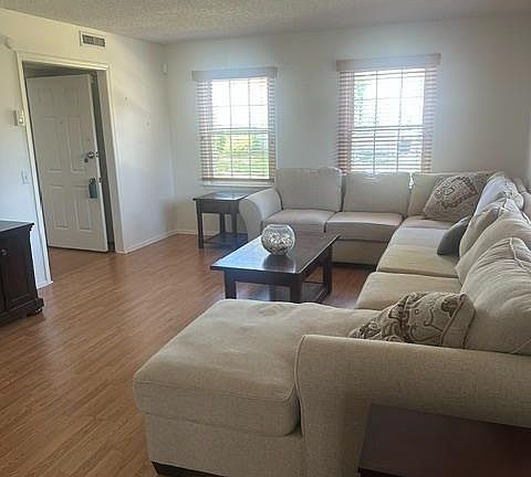 4th image of 487 Somerset Ln Unit B