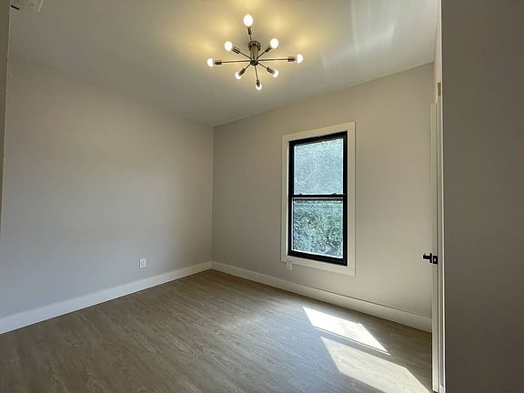 5th image of 228 Roseville Ave